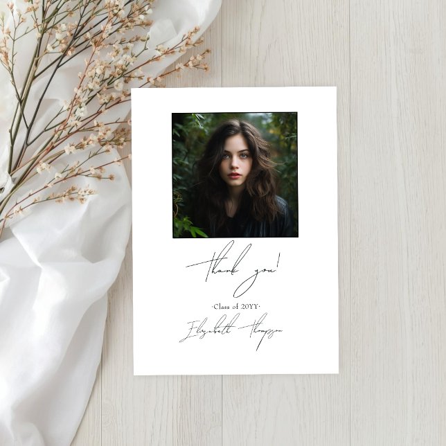 Klassisk svart-vit modern examensfoto tack kort (Classic Black and White Modern Graduation Photo Announcement)
