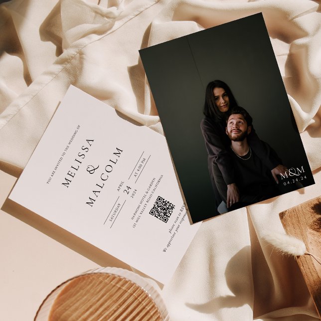 Klassisk svartvit monogram och QR-kod Bröllop Inbjudningar (Skapare uppladdad)