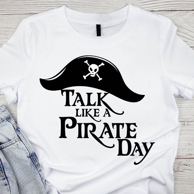 Klassisk svartvitt Prata som en pirat dag T Shirt (Skapare uppladdad)