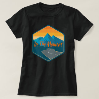 Klassisk T-Shirt Framdesign I Det Här Ögonblicket