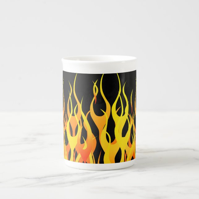 Klassisk Tävla Flames på Solid Black Benporslin Mugg (Framsidan)