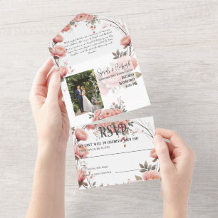 Klassisk Trädgårds Blommig Trefaldig Bröllopsfoto