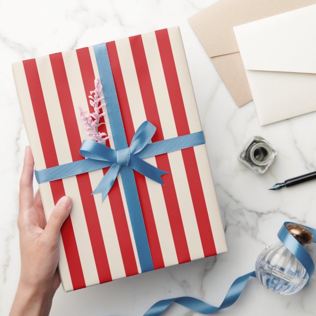 Klassisk Vintage Cirkustält Rött och Crème Ränder Presentpapper (Gifting)
