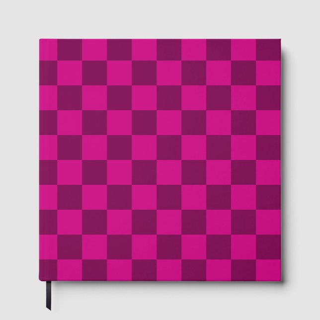 Klassisk visuell magenta schackrutig gästbok (Framsida)