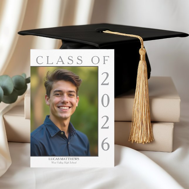 Klassisk vit examenklass 2026 med anpassad foto inbjudningar (Skapare uppladdad)