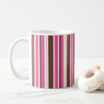 Klassiska bruna och rosa randiga kaffemuggar