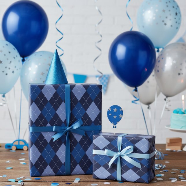 Klassiska flottans blå argyllediamanter presentpapper (Classic Argyle Diamond Pattern Gift Wrap in Blue Colors for Him. Kids Birthday or Adult Birthday. )