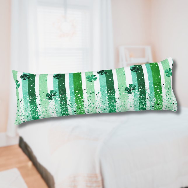 Klassiska gröna vita vertikala randiga shamrocks kroppskudde (Skapare uppladdad)