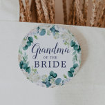 Klassiska vita blommor Morma från Bride Knapp<br><div class="desc">Den här klassiska vita blomman-mormat på bridknappen är perfekt för en vår bröllop-dusch. Blommigten för elegant har mjukt elfenben och vit ros,  peonier och krrysanthemum med beröring av blommor med halvkullblått vattenfärg och grönt bladverk.</div>