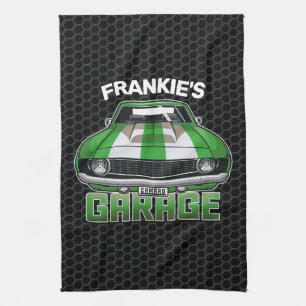 Klassiskt amerikanskt muskelbilsgarage kökshandduk