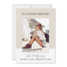 Klassiskt beige och vitt begravningsprogram