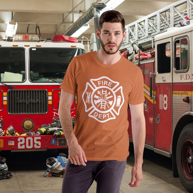 Klassiskt branddepartement på maltesiska Kor-brand T Shirt (Classic Fire Department Maltese Cross Firefighter T-Shirt)