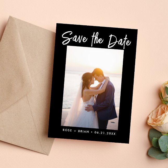 Klassiskt Chic Spara Datum Fotokort Tack Kort (Classic chic save the date photo card shares your wedding news with timeless style.)