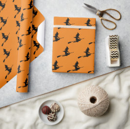 Klassiskt flygande Witch på Broom Black and Orange Presentpapper