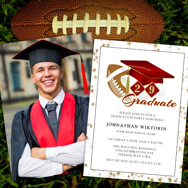 Klassiskt fotboll för Studentmössa Red Guld Inbjudningar (Classic Graduation Cap Red Gold Football Photo Invitation)