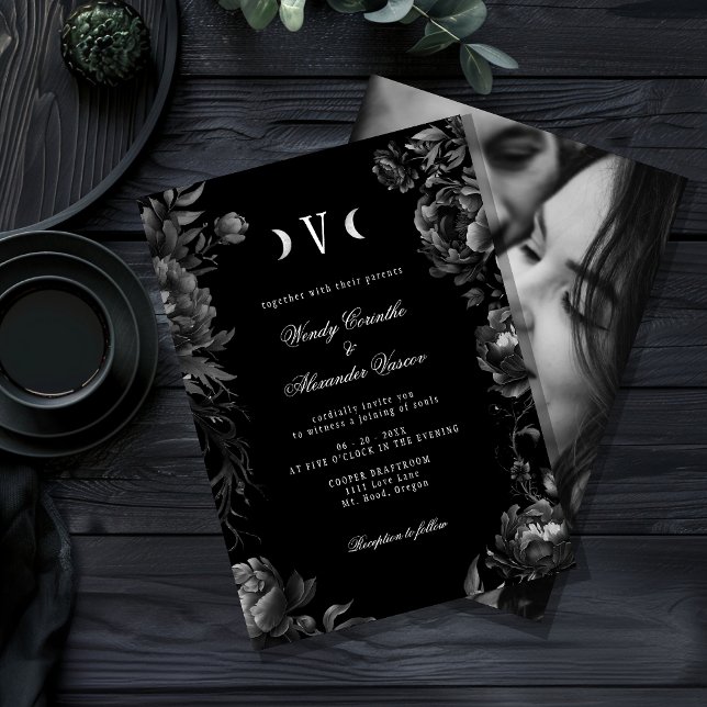 Klassiskt Gothic Black Måne Monogram Bröllop Photo Inbjudningar (Skapare uppladdad)