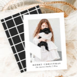 Klassiskt Grått Check Mönster God jul Photo Julkort<br><div class="desc">Ett enkelt och traditionellt Julhälsningar fotokol-grått-God jul-kort har en klassisk grått-färg och minimal typografi på framsidan,  med en mörk-grått och vit plaid-check mönster tillbaka.</div>