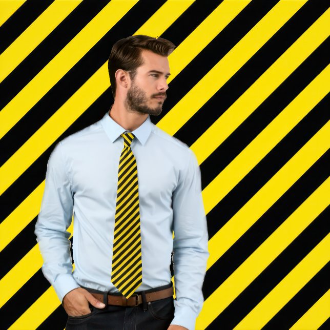 Klassiskt Guld och svart, kantad nätkatalog Slips (Man wears a gold and black diagonal striped necktie.)