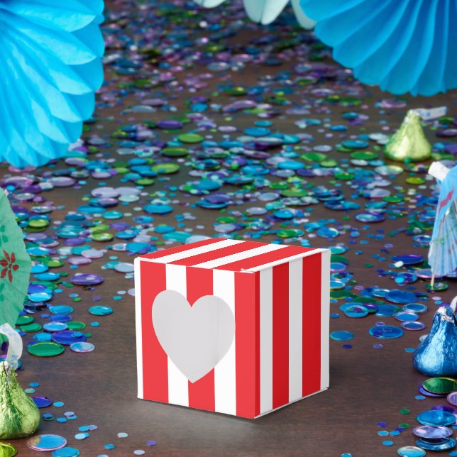 Klassiskt hjärta med röda och vita ränder 2x2x2 presentaskar (Part)