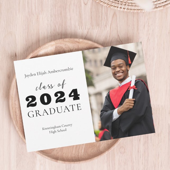 Klassiskt modernt Studenten i High School Student Meddelande (High School Graduate Classic Modern Graduation Announcement)