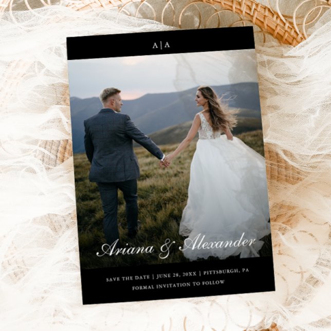 Klassiskt monogram Elegant Script 2 Photo Bröllop Spara Datumet (Skapare uppladdad)