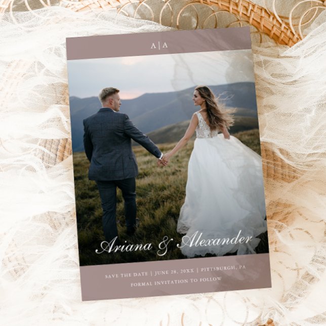 Klassiskt monogram Elegant Script 2 Photo Bröllop Spara Datumet (Skapare uppladdad)