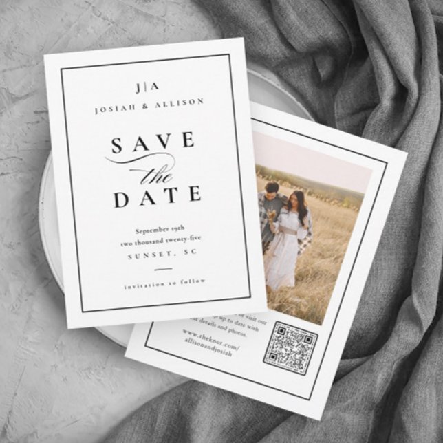 Klassiskt monogram QR-kodfoto Bröllop Spara Datumet (Elegant Black and White Wedding Monogram Photo Save the Date with QR Code.)
