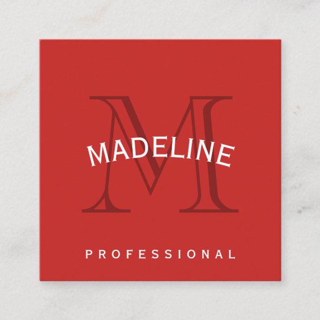 Klassiskt Monogram Red med Arc Text Fyrkantigt Visitkort (Framsida)