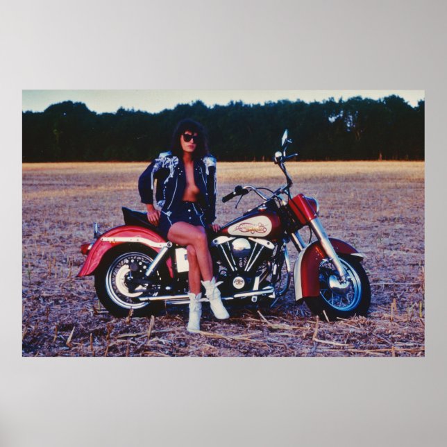 Klassiskt Pinup Girl på en motorcykel Poster (Framsidan)