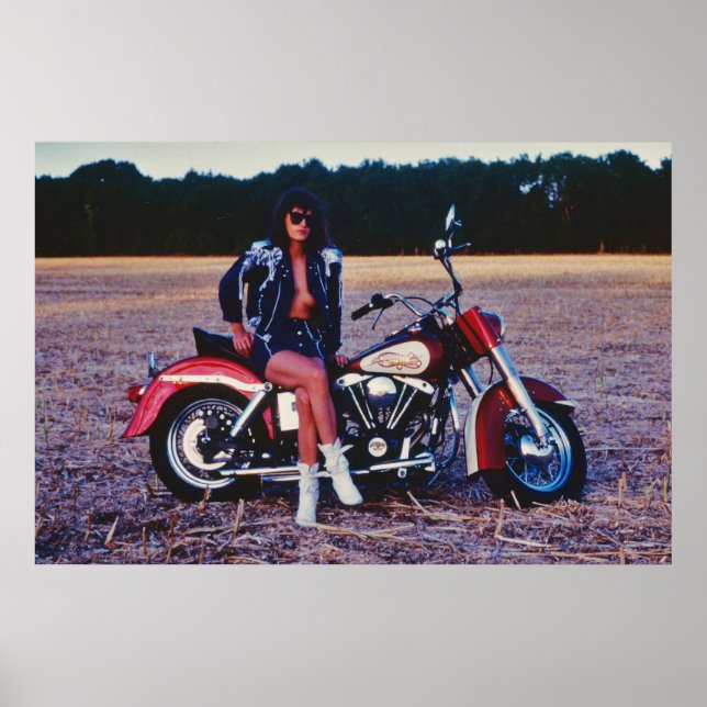 Klassiskt Pinup Girl på en motorcykel Poster (Framsidan)