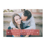 Klassiskt Rött God jul Helgdag-kort Julkort<br><div class="desc">Vi presenterar en underbar julfotkortsdesign som ställen ditt omhuldade foto i förgrunden och skapar en fängslande bakgrund för dina semesterhälsningar. Utformningen omfattar enkelhet och klassiskt elegans, vilket garanterar att din familjs image tar en central del i detta festliga skapande. Kortet har ett tidslöst och traditionellt färg-schema, med en rik, klassisk...</div>