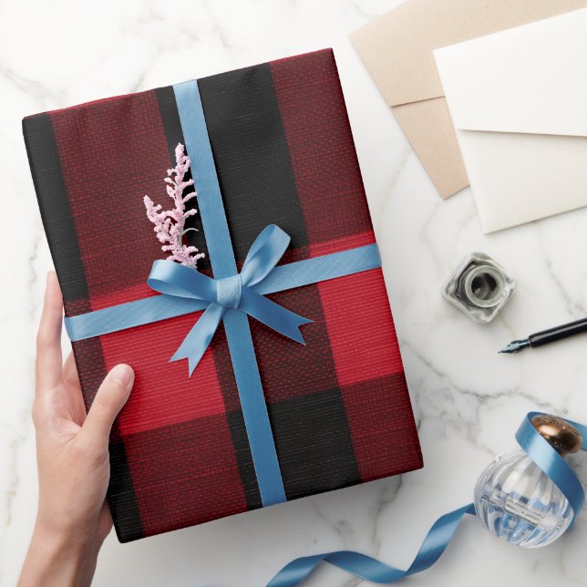Klassiskt rustikt rött svart karmosinfärgat rutmön presentpapper (Gifting)