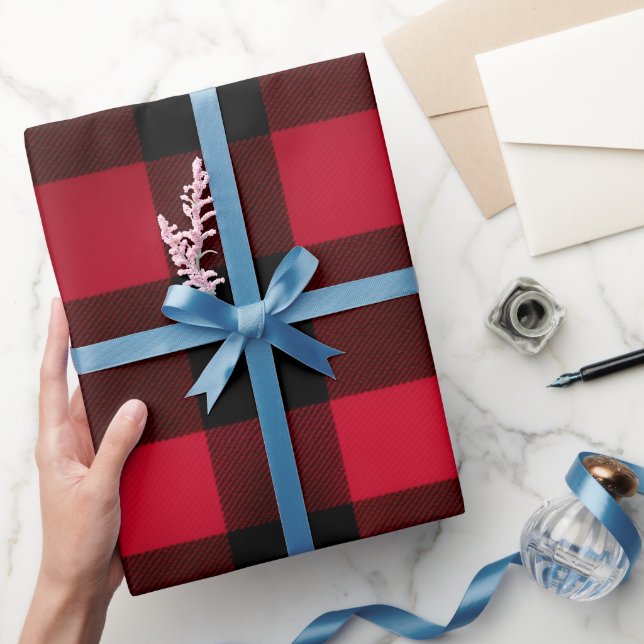 Klassiskt rustikt rött svart karmosinrött rutmönst presentpapper (Gifting)