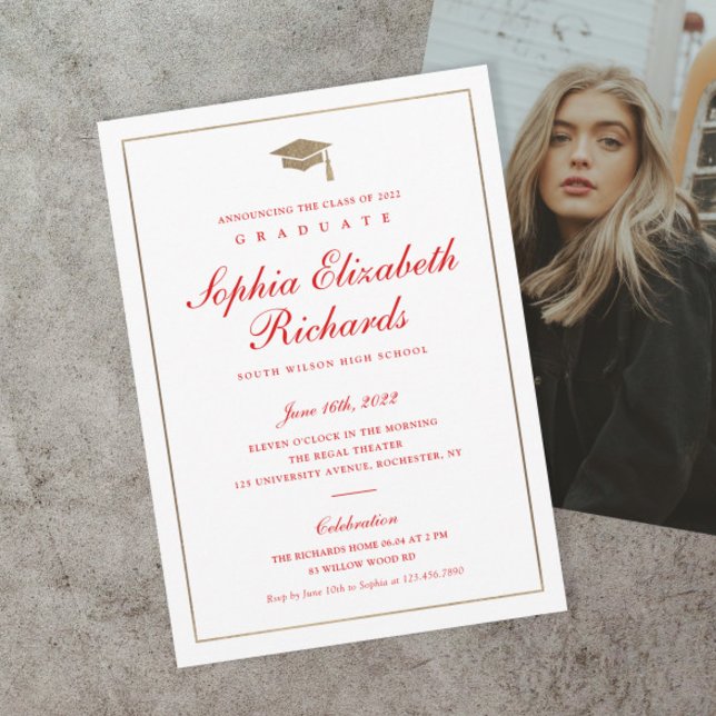 Klassiskt skript Guld Foto Examen Inbjudan (Classic red and gold script formal photo graduation invitations.)