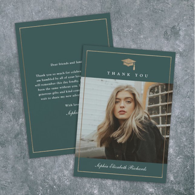 Klassiskt skript Guld Photo Studenten Tack Kort (Elegant gold graduation cap green photo graduation thank you cards.)