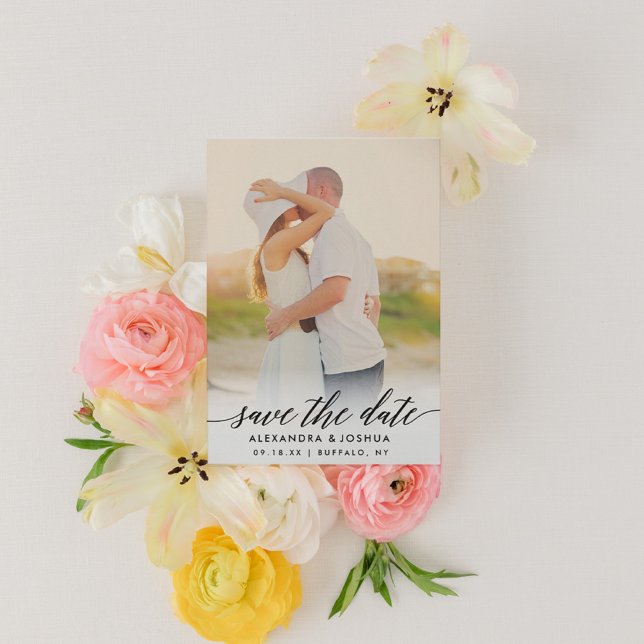 Klassiskt skriptfoto Spara datum Porträtt Spara Datumet (modern script wedding save the date)