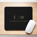 Klassiskt svart Guld minimalistiskt Monogram Namn Musmatta<br><div class="desc">Uppgradera din arbetsyta med vår klassiska Elegant Modern Minimalist Monogram Mouse Pad. Den här sofistikerade musknappen gör att du smidigt och elegant kan arbeta med minimalism i contemporaryn, vilket gör att du kan förfina ditt skrivbord. Den här musknappen är inte bara ett funktionellt tillbehör, utan en personlig påstående. Monogrammet för...</div>