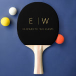 Klassiskt svart Guld minimalistiskt Monogram Namn Pingisracket<br><div class="desc">Öka pingpongspelet med vår klassiska Elegant Modern Minimalist Ping Pong Paddle Ping Ping Paddle. Den här noggrant utarbetade paddeln blandar sömlöst den tidlösa sofistikeringen med minimalism i contemporaryn, vilket gör att dina matcher blir lite förfinade. Designat med precision och noggrannhet, är den här paddeln mer än bara sportutrustning. Den är...</div>