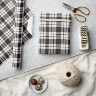 Klassiskt, svart och vitt tartan presentpapper