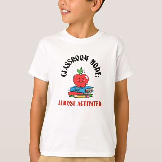 Klassrumsläge Nästan Aktiverat Barn T-Shirt (Framsida)