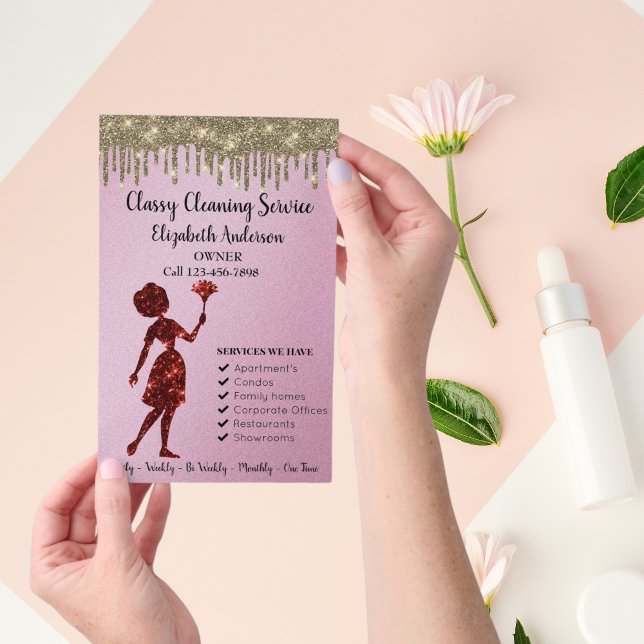 Klassy Ro Logotyp Maid Städning tjänster i modern Flygblad (Skapare uppladdad)