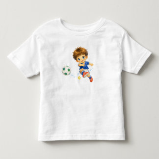 Kleiner Fußballer beim Schuss aufs Tor T Shirt