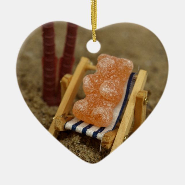 Klibbig björn som kopplar av på strand julgransprydnad keramik (Framsidan)