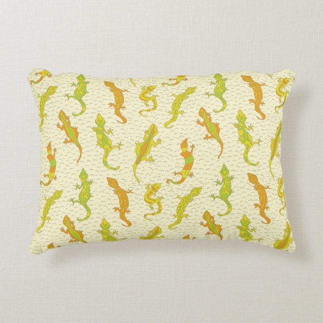 Klimatgeckos i sten på gulten - sömlöst mönster. prydnadskudde (Framsidan)