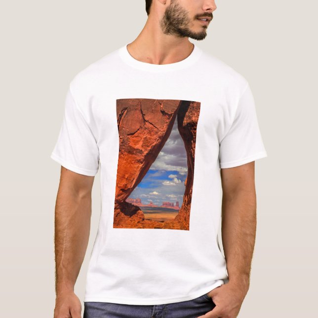 Klippfönster till Monument Valley, AZ Tee Shirt (Framsida)