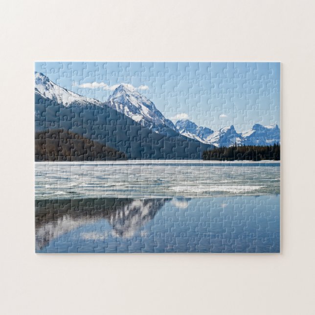 Klippiga bergens spegling i Maligne Lake Pussel (Horisontell)
