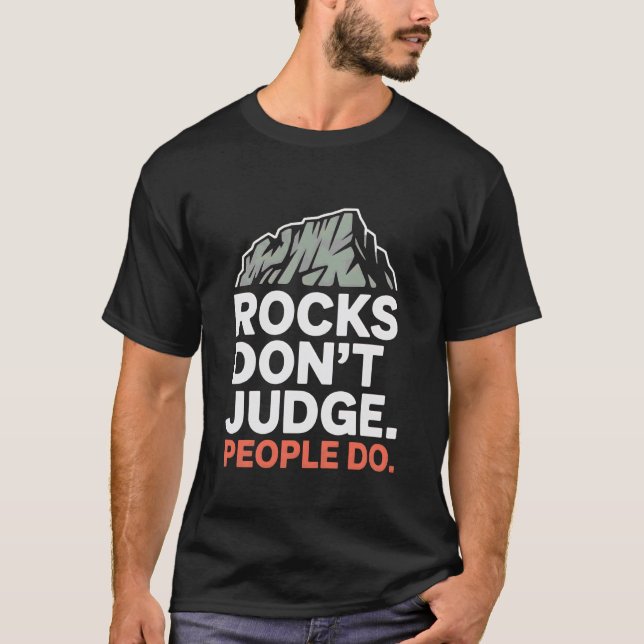 Klippor dömer inte människor som gör klippklättrin t shirt (Framsida)