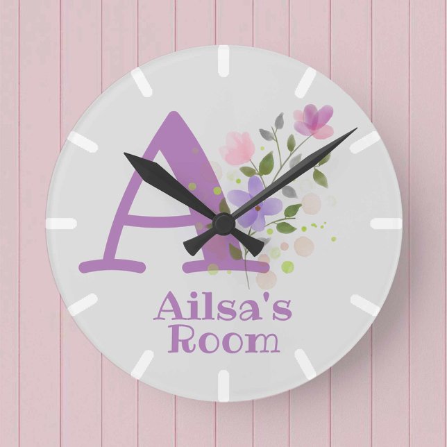 Klocka i blomsterdesign med namn Ailsa & initial (Skapare uppladdad)