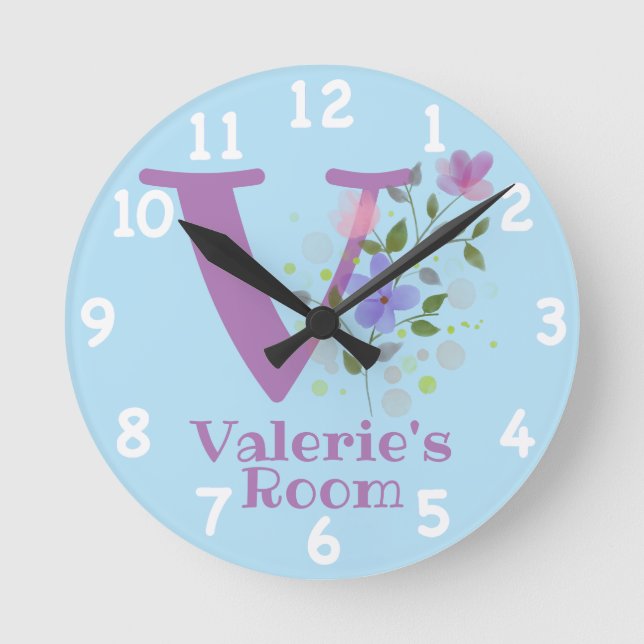 Klocka i blomsterdesign med namn Valerie & initial (Framsida)