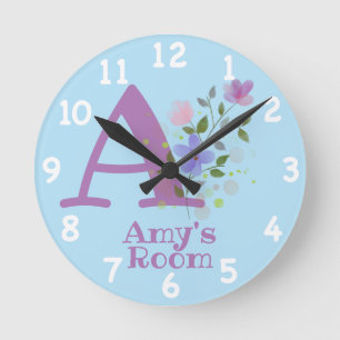 Klocka i en Blommigt design med Namn Amy